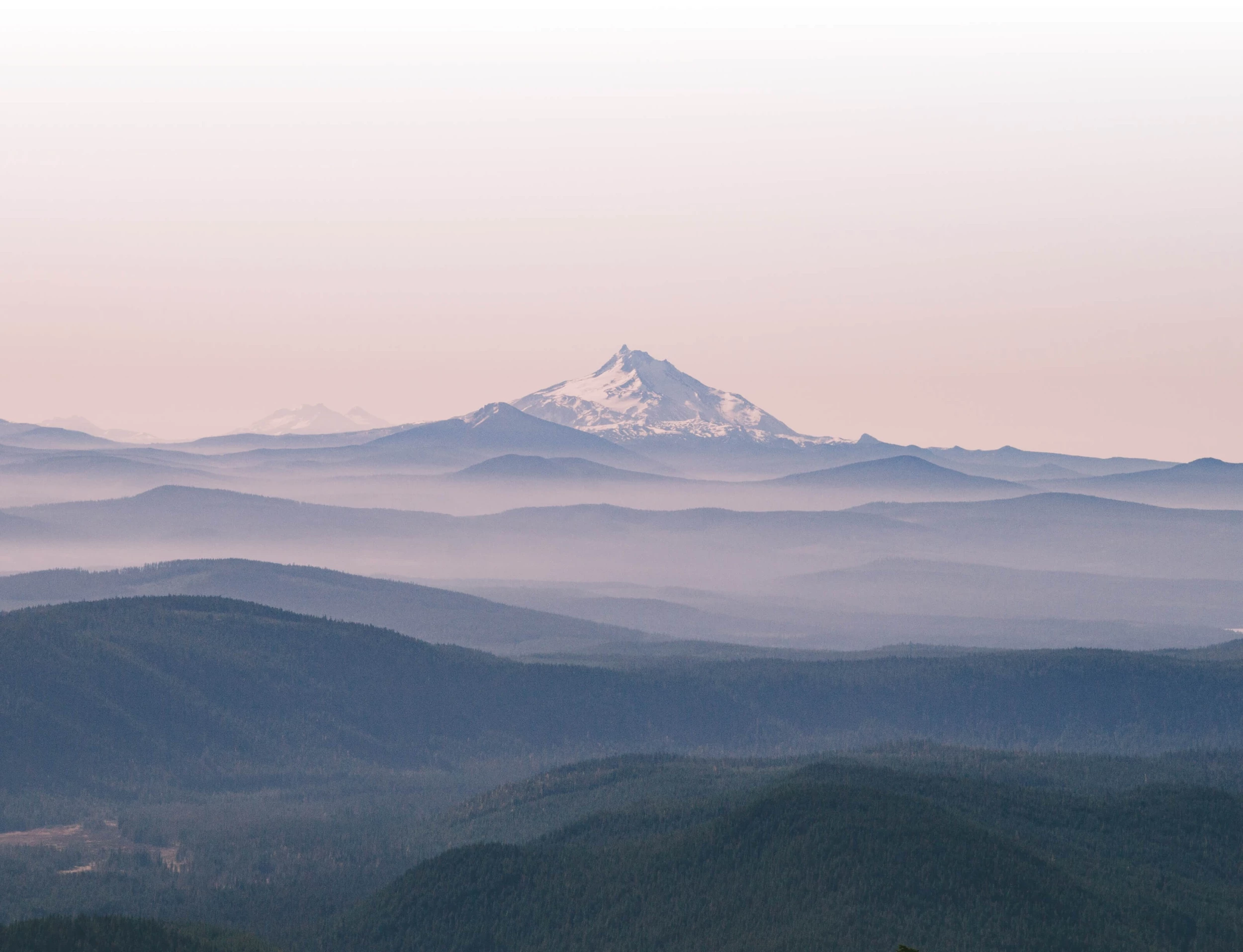 distant-mountain-in-clouds