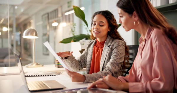 Plan sponsor comparing directed and discretionary trustee arrangements for a 401(k) plan
